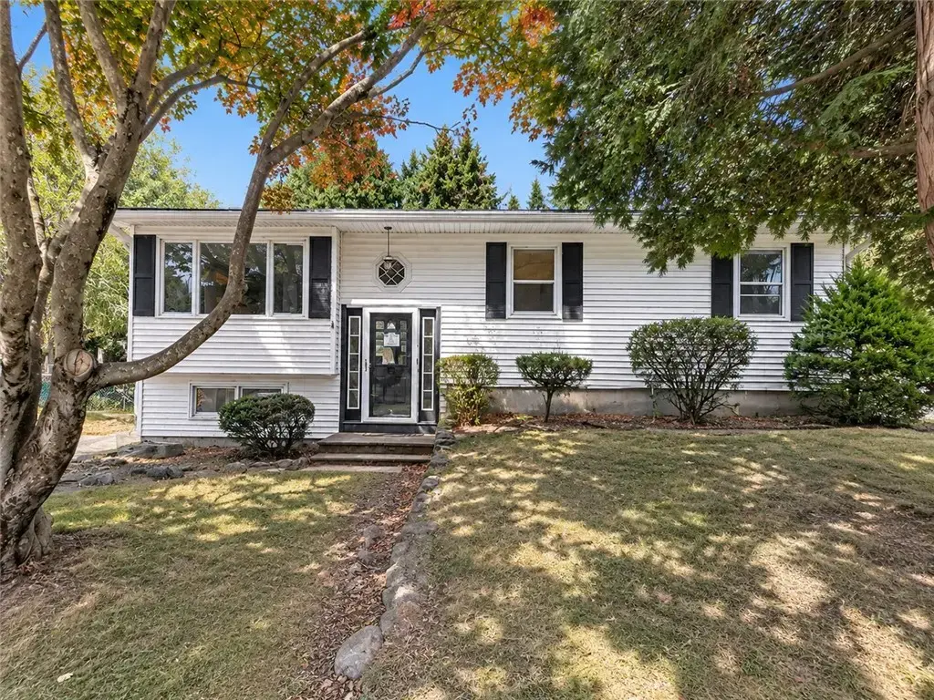 41 Beeckman Ave, Cranston