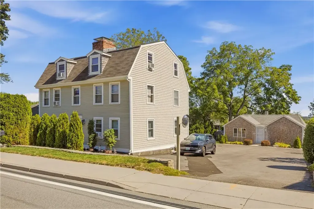 2801 East Main Rd, Portsmouth