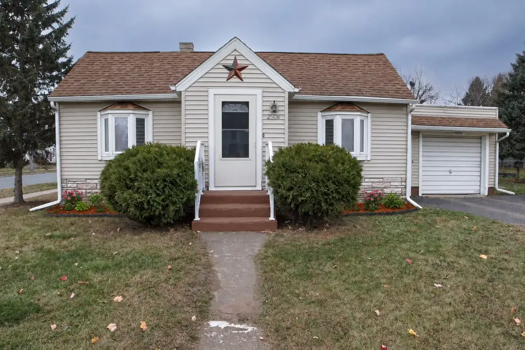 2908 6th Street, Eau Claire