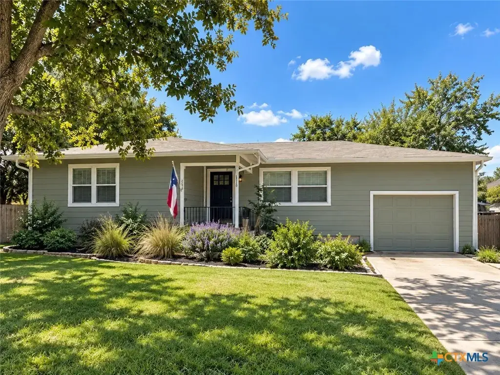 372 W Nacogdoches Street, New Braunfels