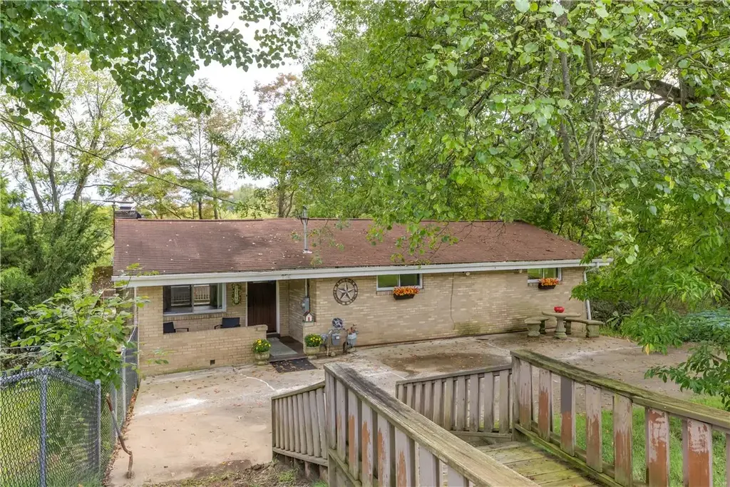 270 Mckim Drive , Plum Boro