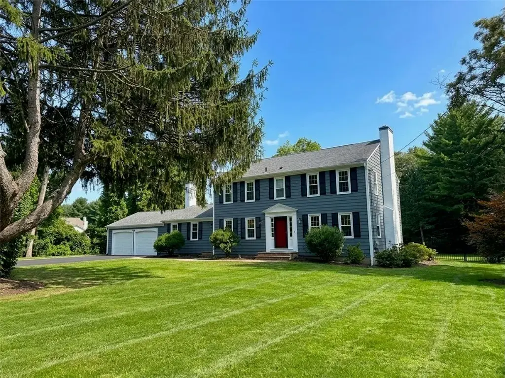 12 Tall Pine Dr, East Greenwich