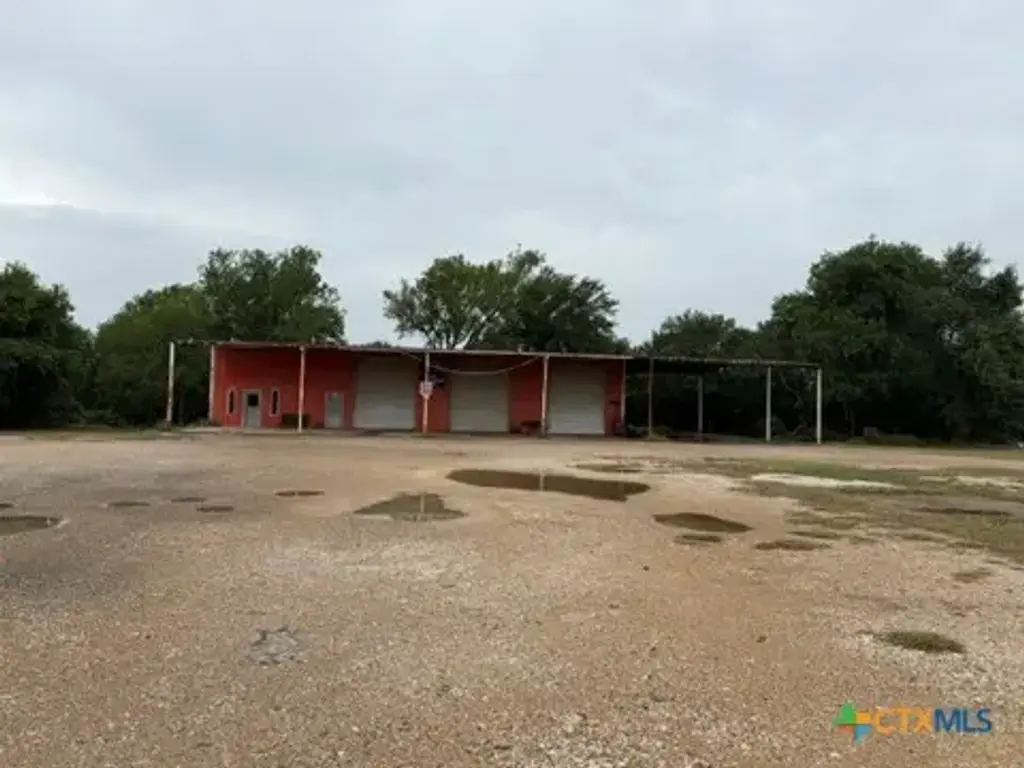 835 N Magnolia Avenue, Luling