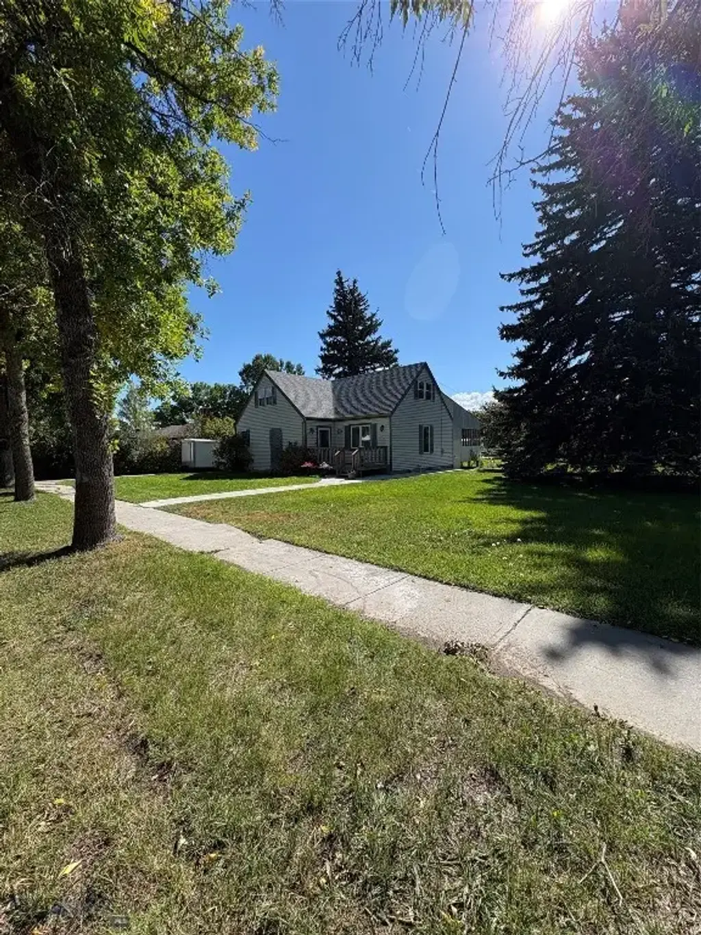 206 2nd E, Whitehall