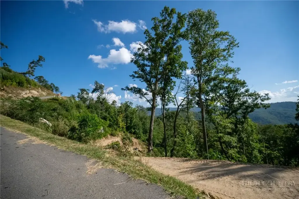 778 White Eagle Trail, Banner Elk