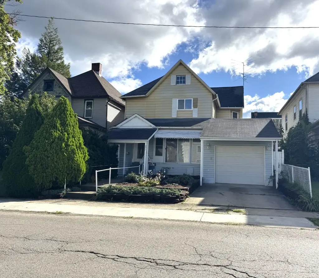 221 Oakland Avenue , Sharon