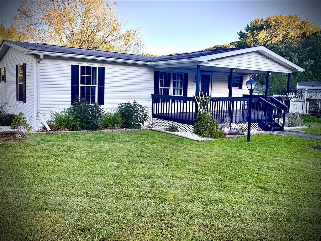 410 Meadows Drive , Washington