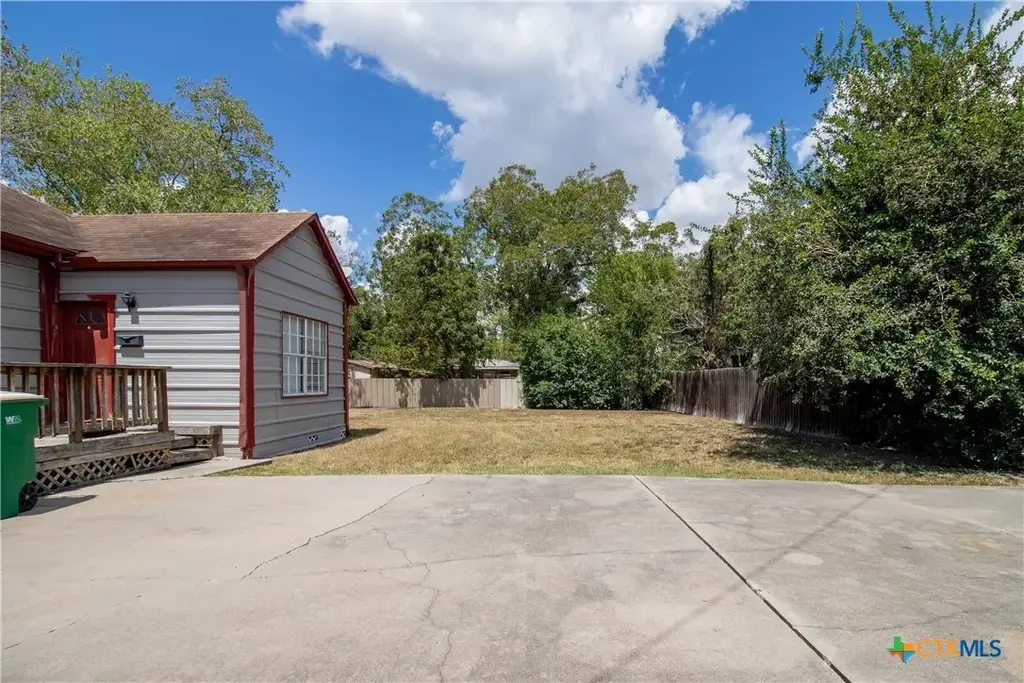 306 E. Brazos, Victoria