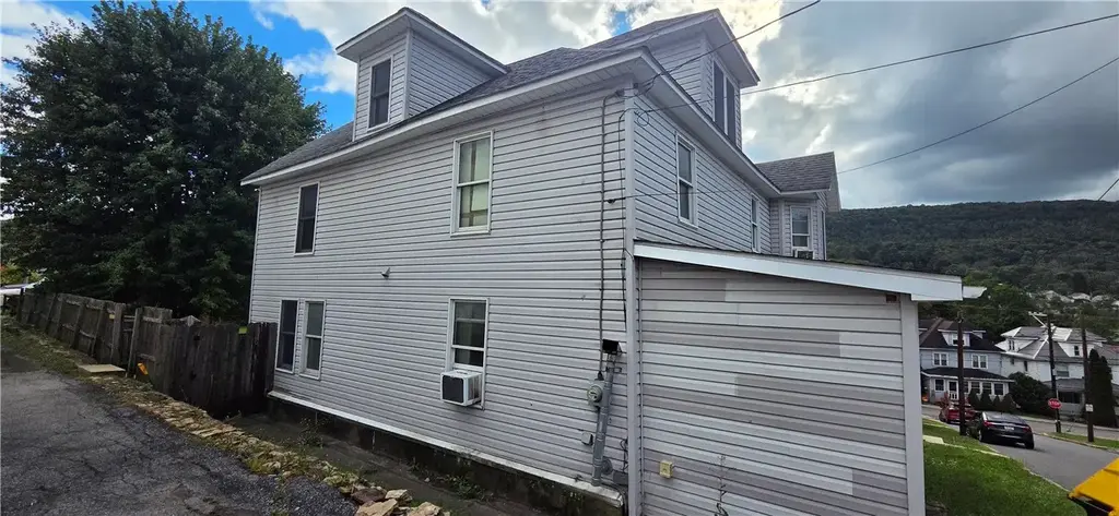 412 Church Street , South Fork