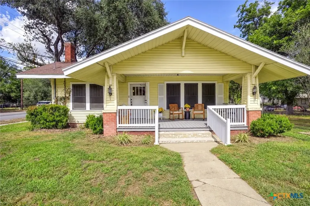 421 N Avenue G, Shiner