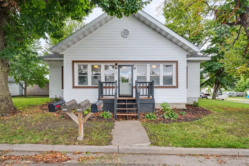 407 8th Avenue W, Durand