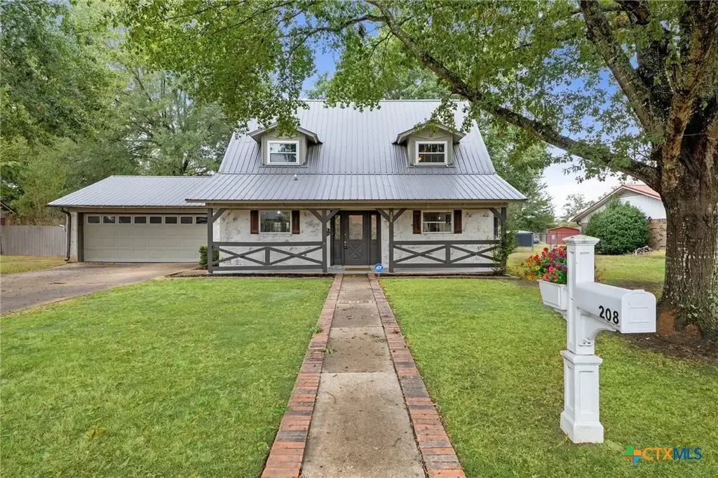 208 Meadow Drive, New Boston