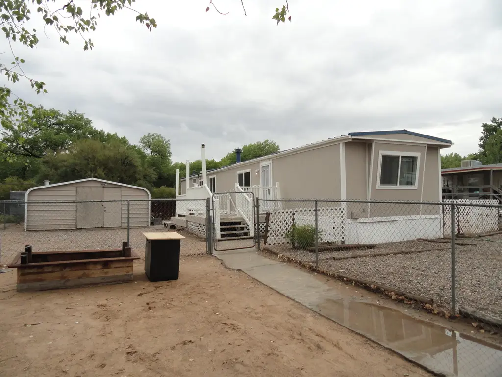 1742 Heaton Loop Se, Rio Communities