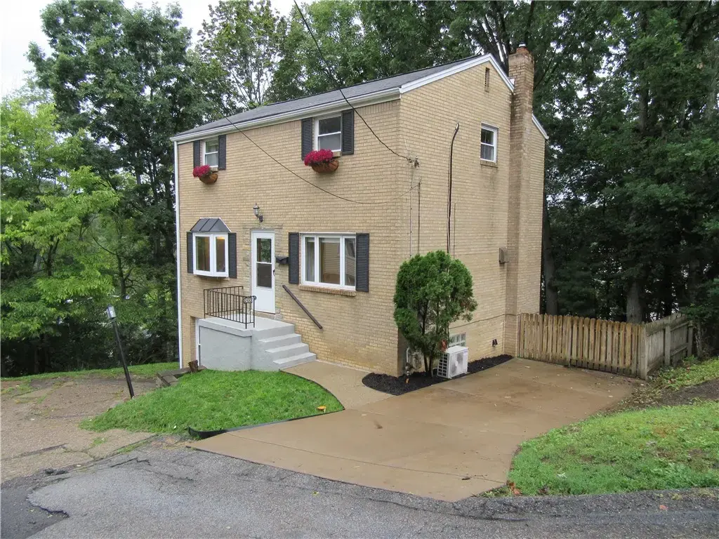 200 Koegler Avenue, Brentwood