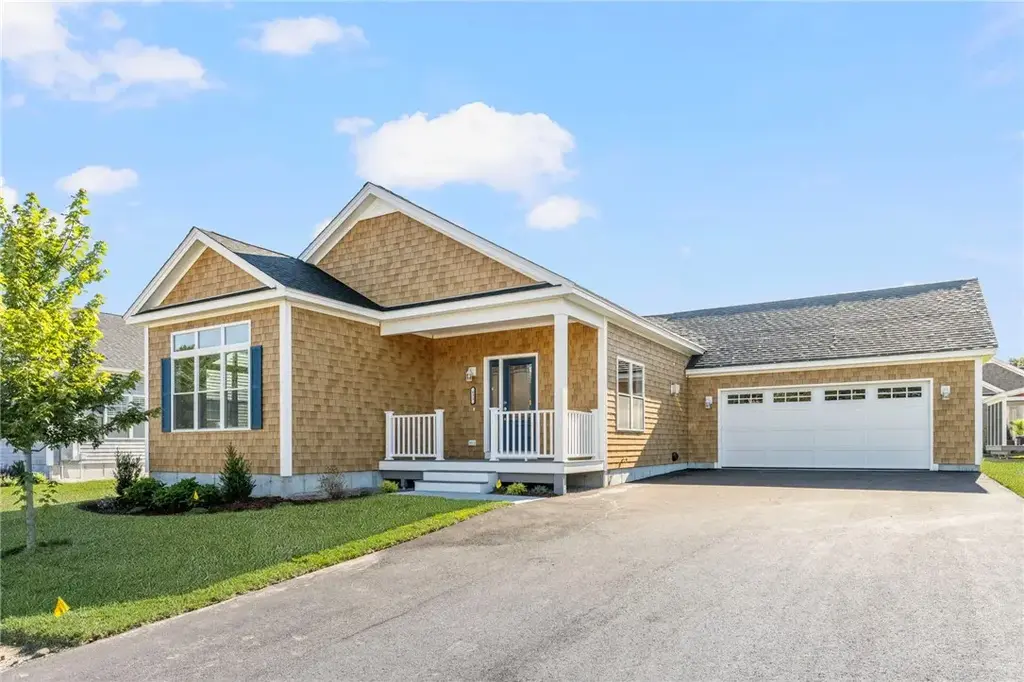 633 South Shore Village Blvd, South Kingstown