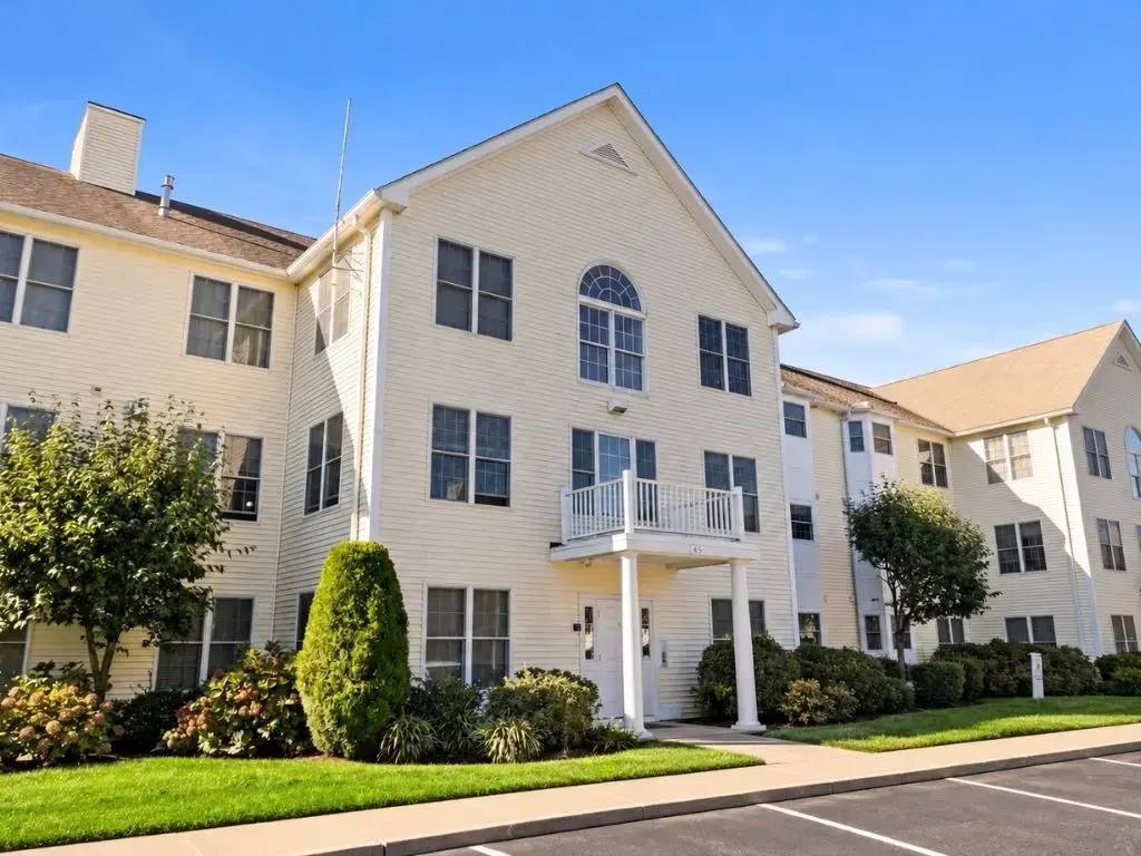 45 Saw Mill Dr # 203, North Kingstown