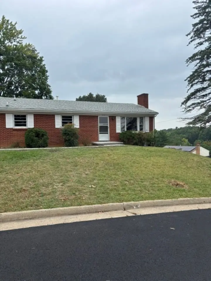 316 Monument Dr, Staunton