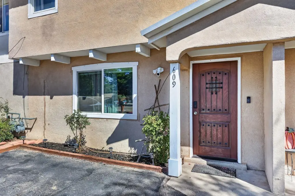 609 Grecian Lane Nw, Albuquerque
