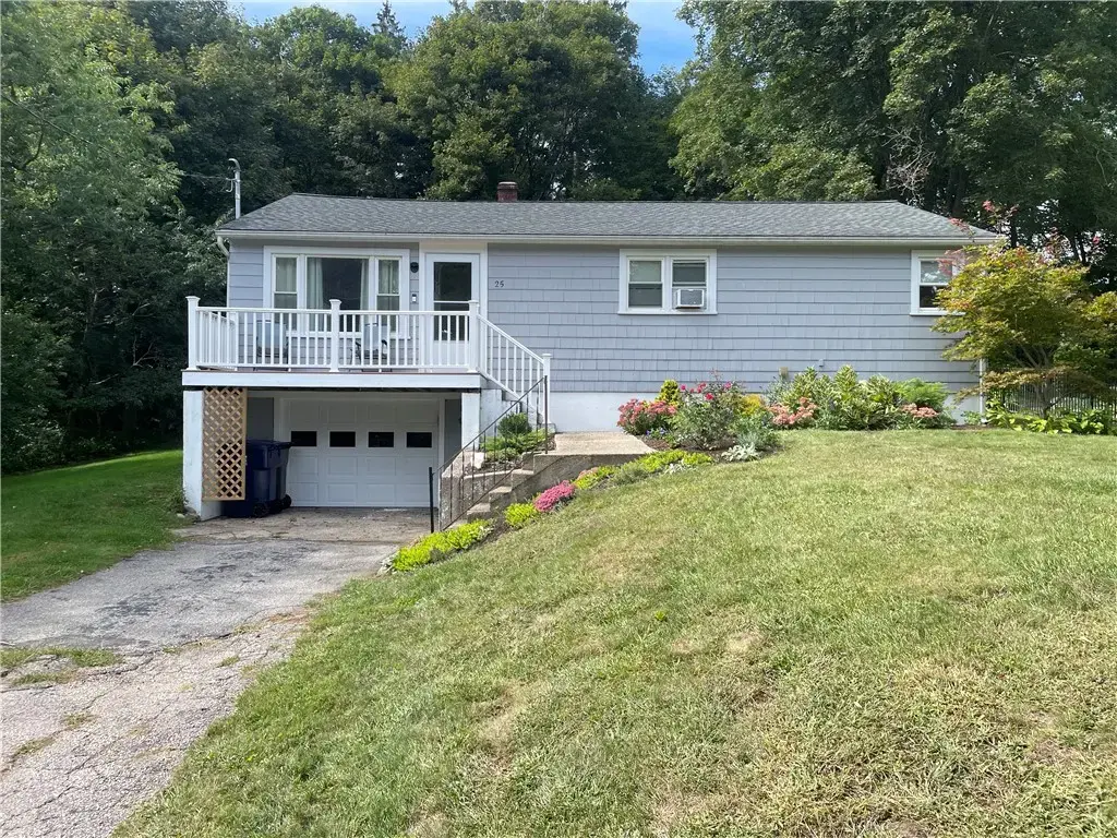 25 Waite Ct, North Kingstown