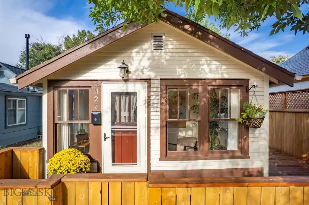 325 S D Street, Livingston