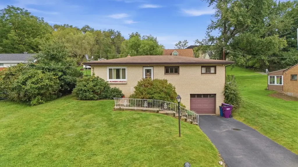 106 Leroy, Plum Boro
