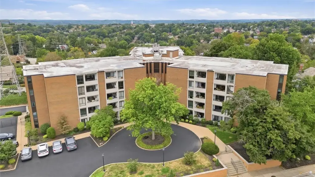 900 Washington Road 202, Mt Lebanon