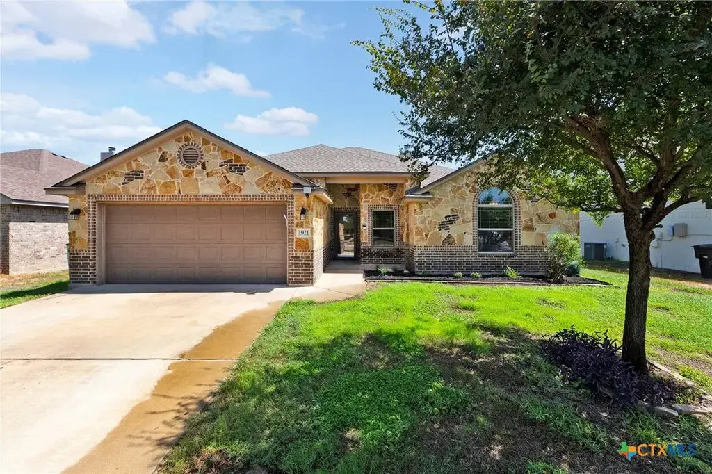 1921 Carriage House Drive, Temple
