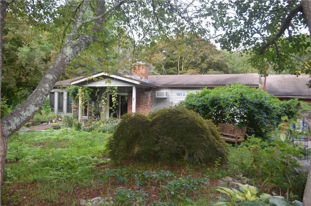 161 E Beach Rd, Charlestown