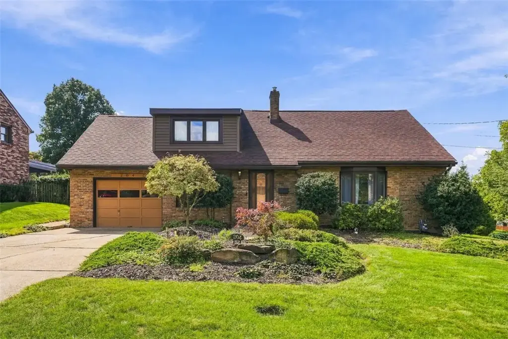 204 Pickwick Drive , Bethel Park