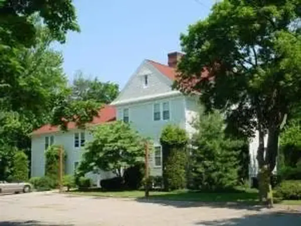 175 Massaachusetts Ave # 104, Warwick