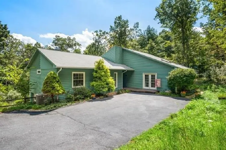 28 Little Chestnut Ln, Lyndhurst