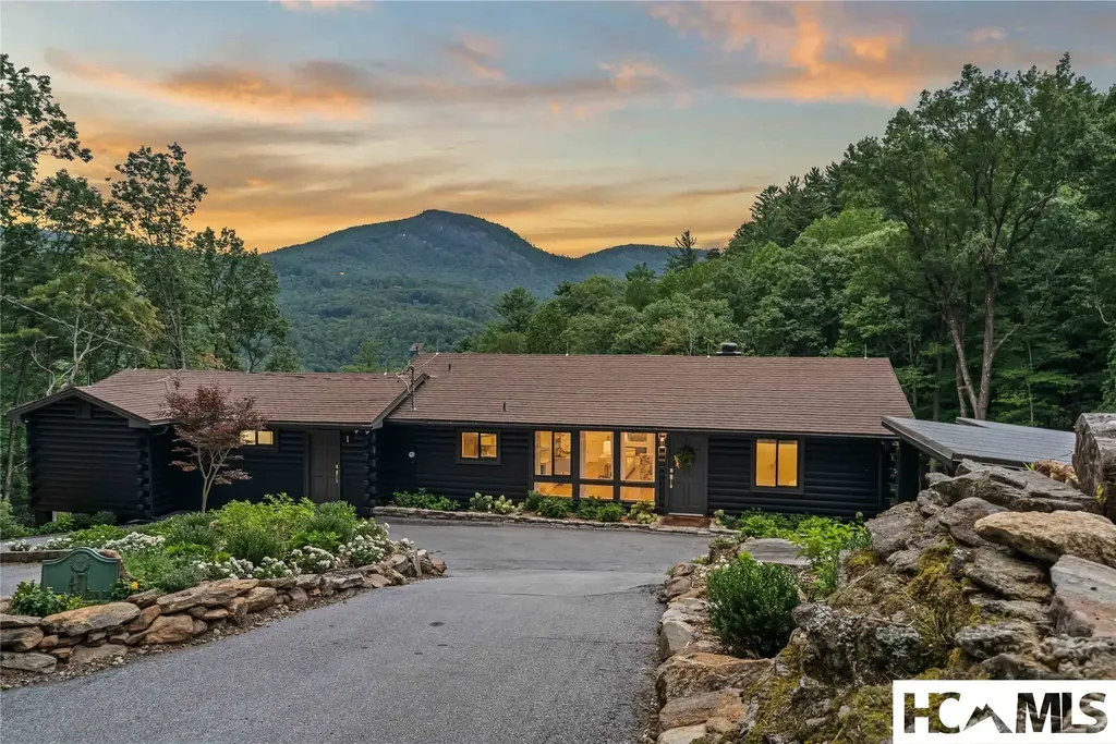 471 Highlands View Road, Highlands