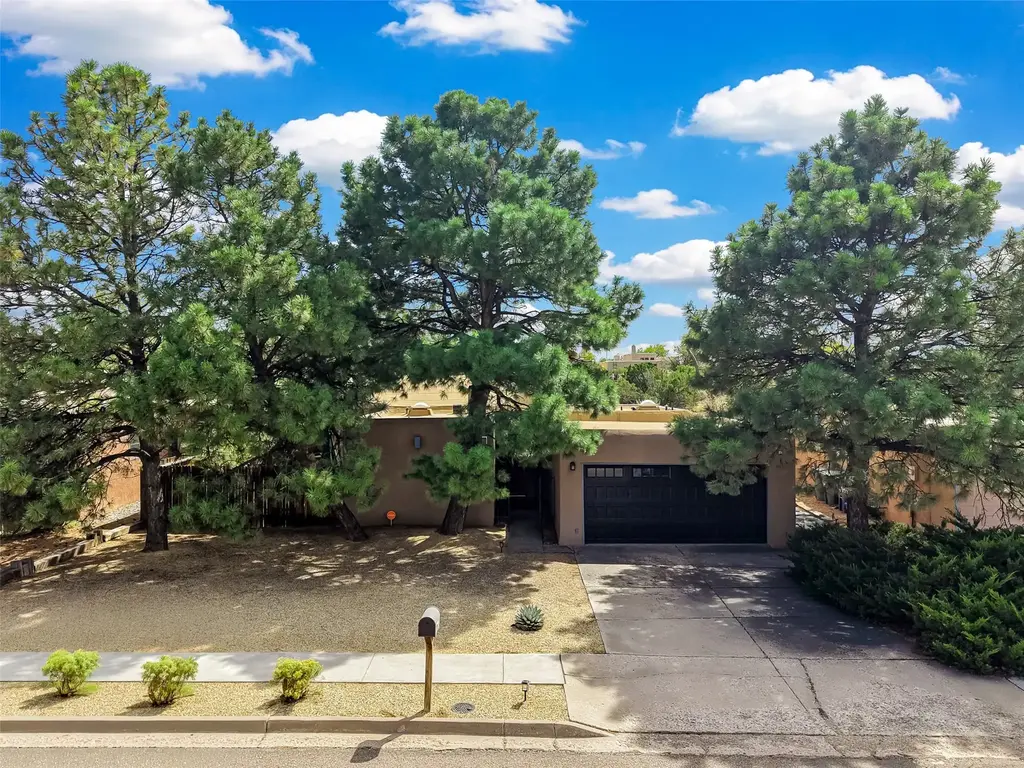 1879 Brillante Lane, Santa Fe