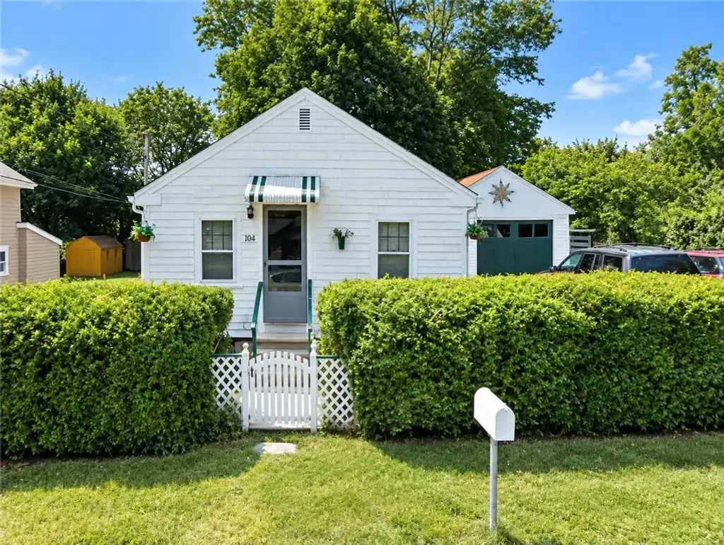 102 Tallman Ave, Portsmouth