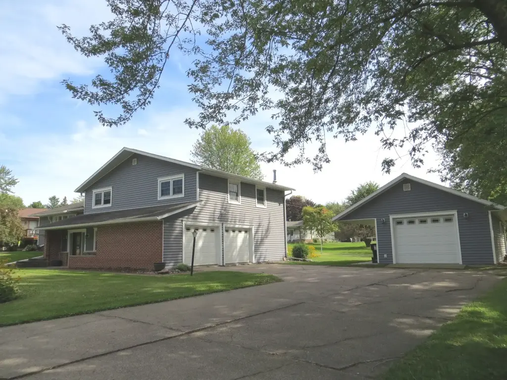 303 W Maple Street, Thorp
