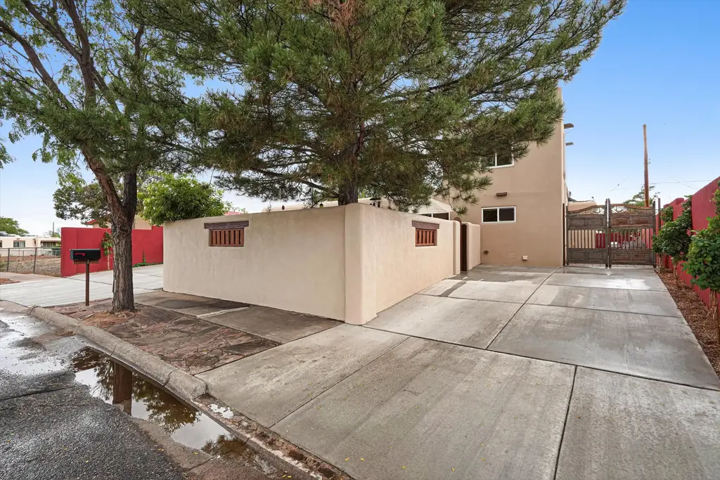 1002 Calle Margarita, Santa Fe
