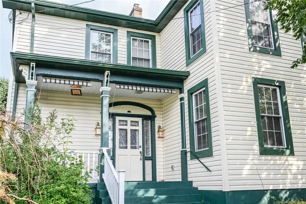 412 Wood Street , California