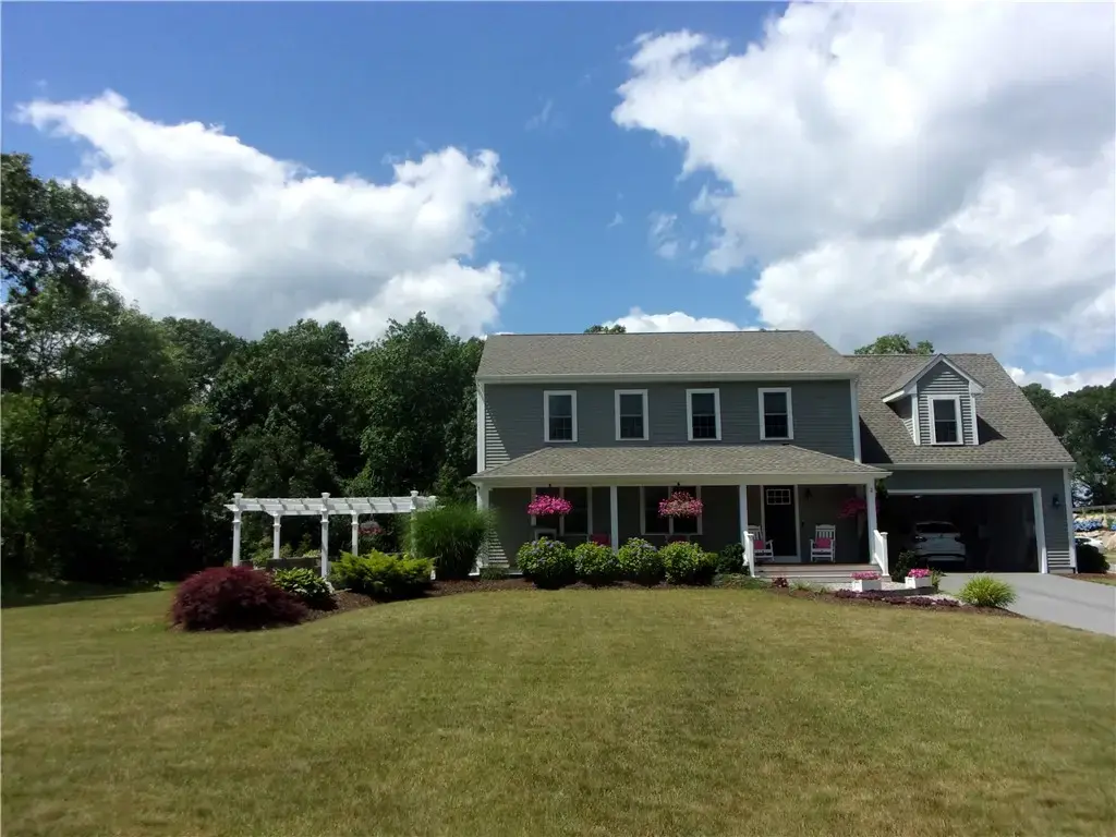 2 Olive Grove Ln, Westerly