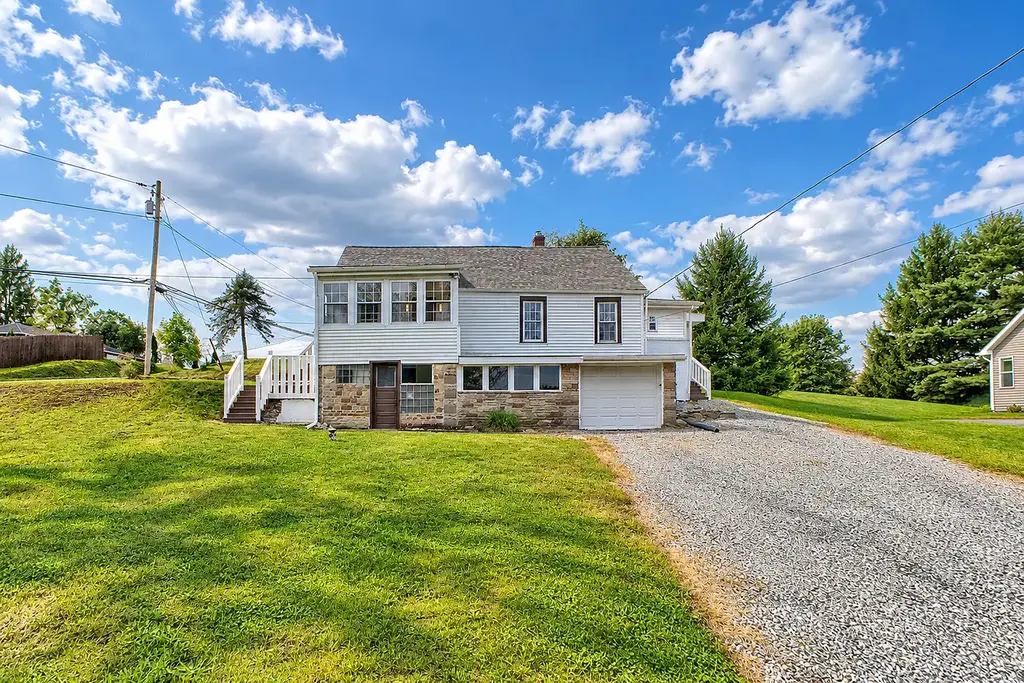 805 Meadowbrook Road, Level Green