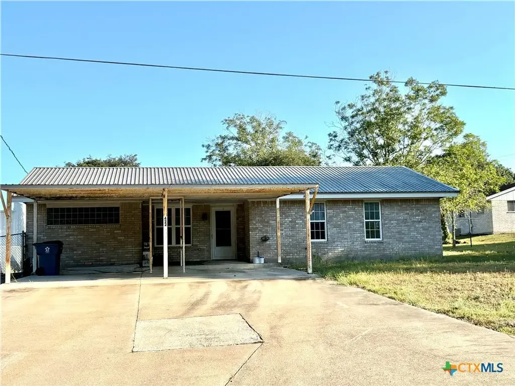 422 W Franklin Street, Goliad