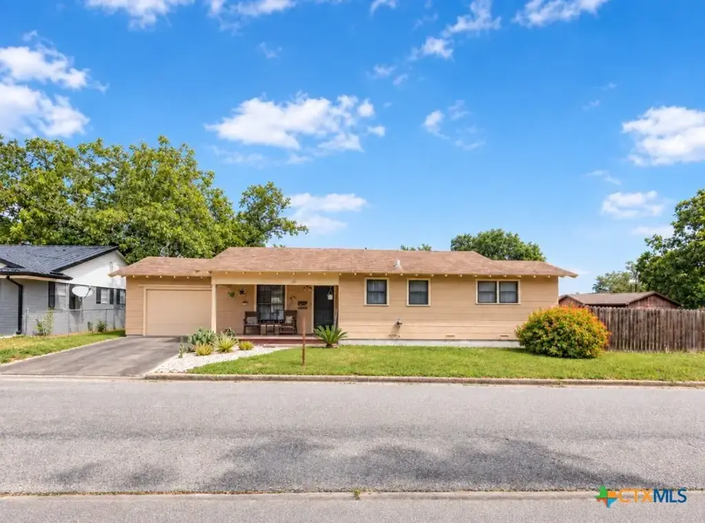 600 N Market Street, Hallettsville