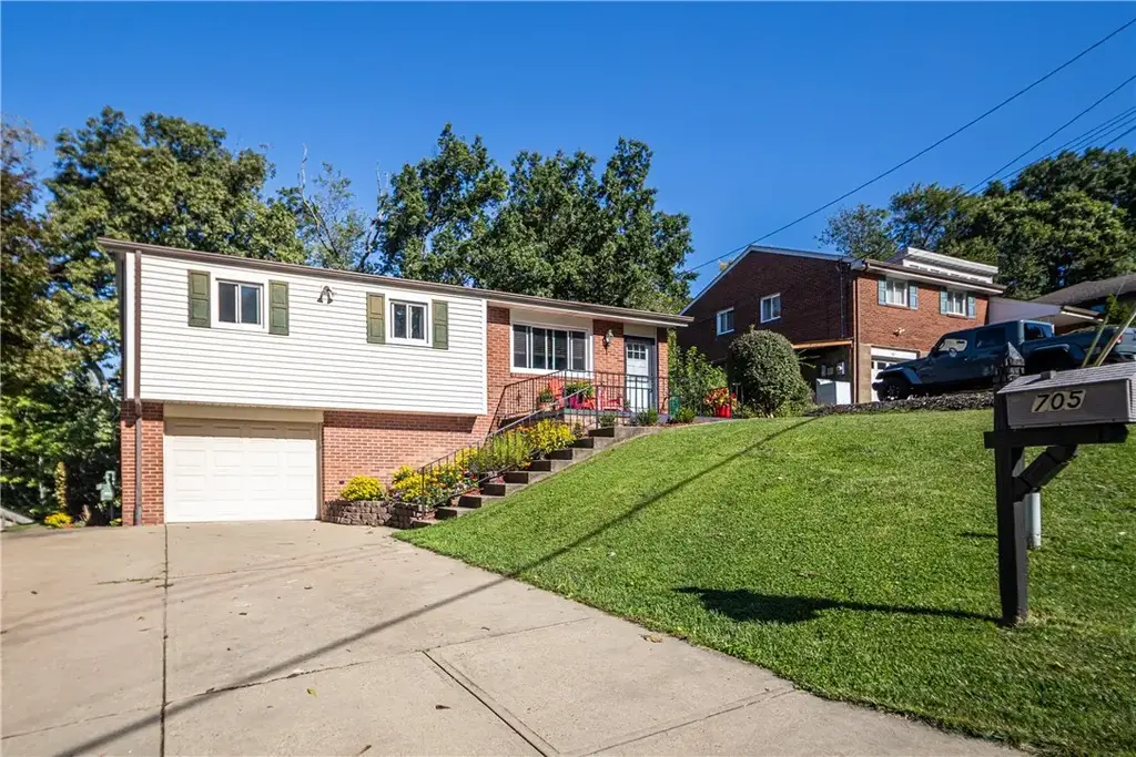 705 Victory Road , Shaler
