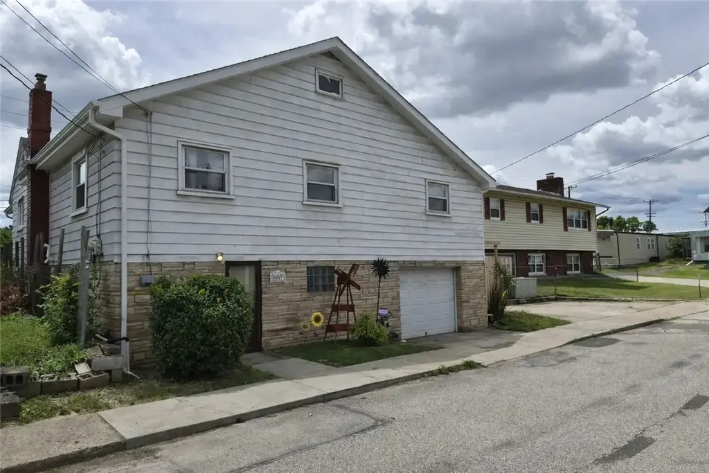 1037 6th Street , Jefferson Hills