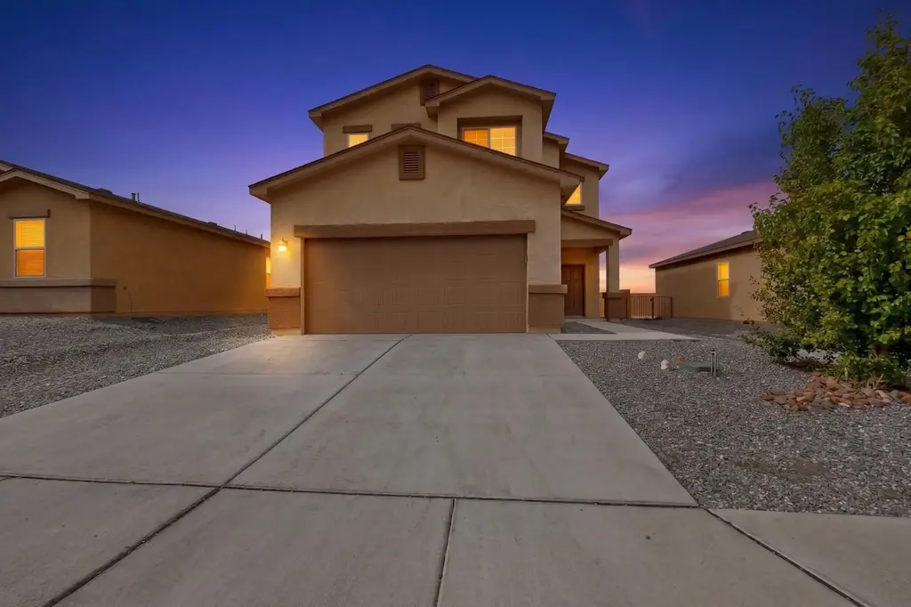23 Hermanos Loop, Los Lunas