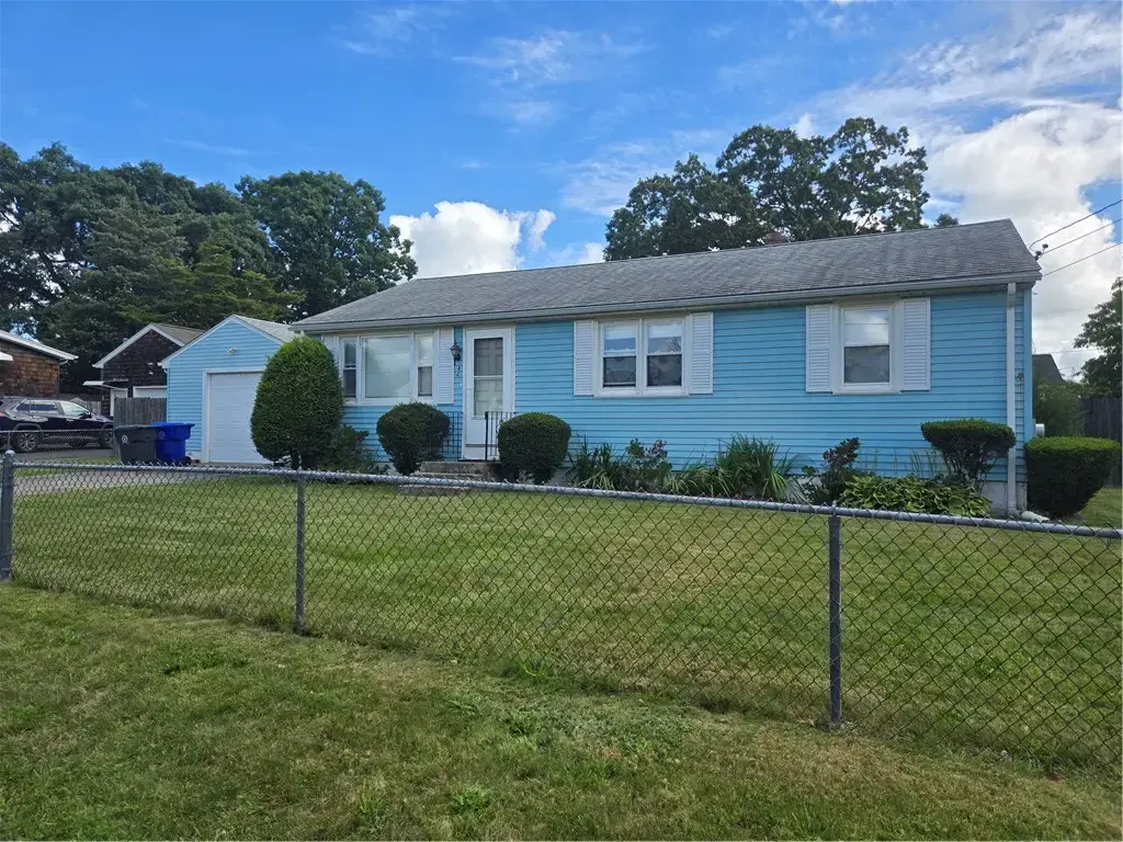 84 Roma St, East Providence