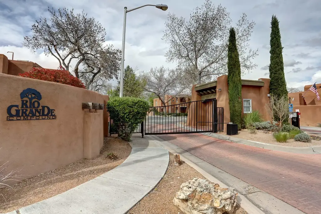 3004 Calle De Alamo Nw, Albuquerque