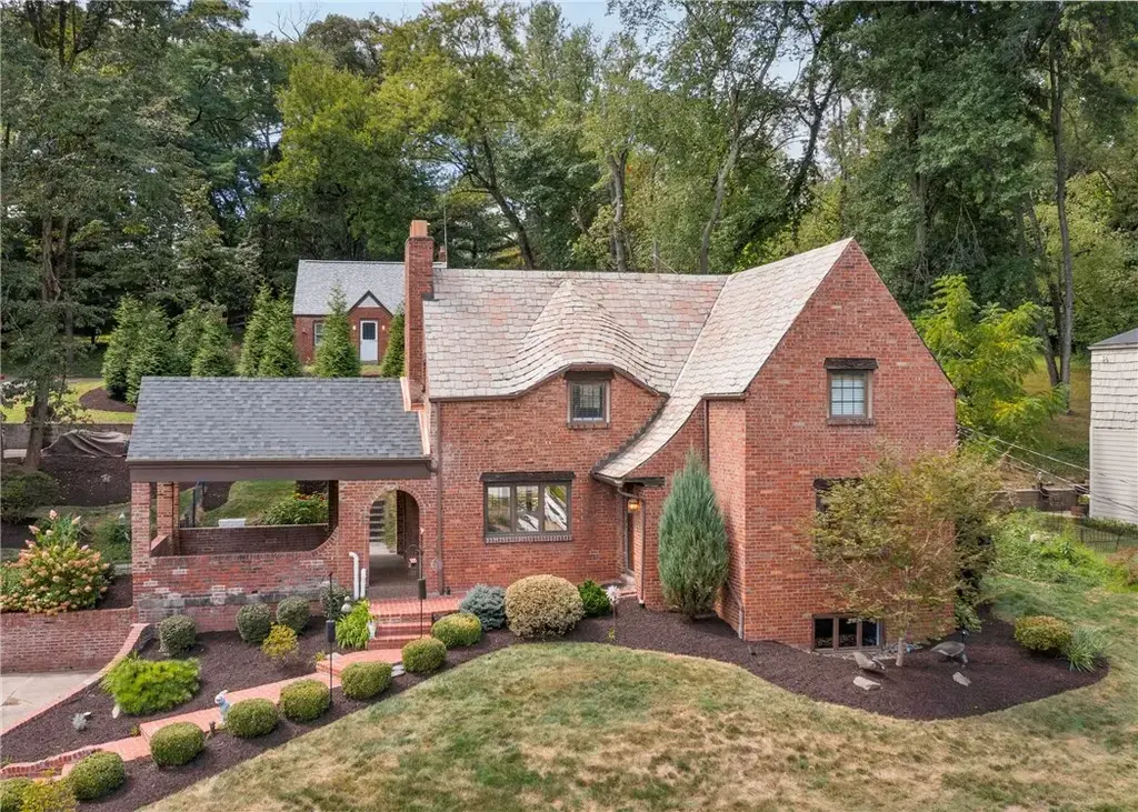 215 Brookside Boulevard , Upper St Clair