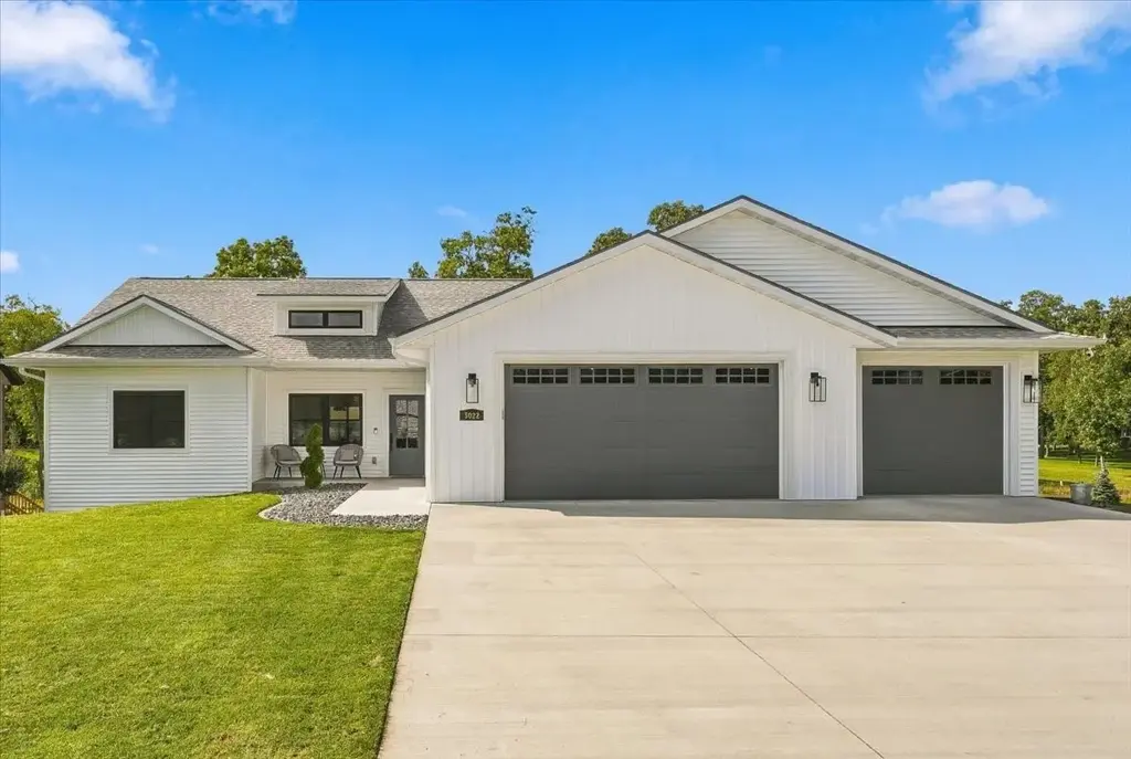 5022 Woodlands Drive, Eau Claire