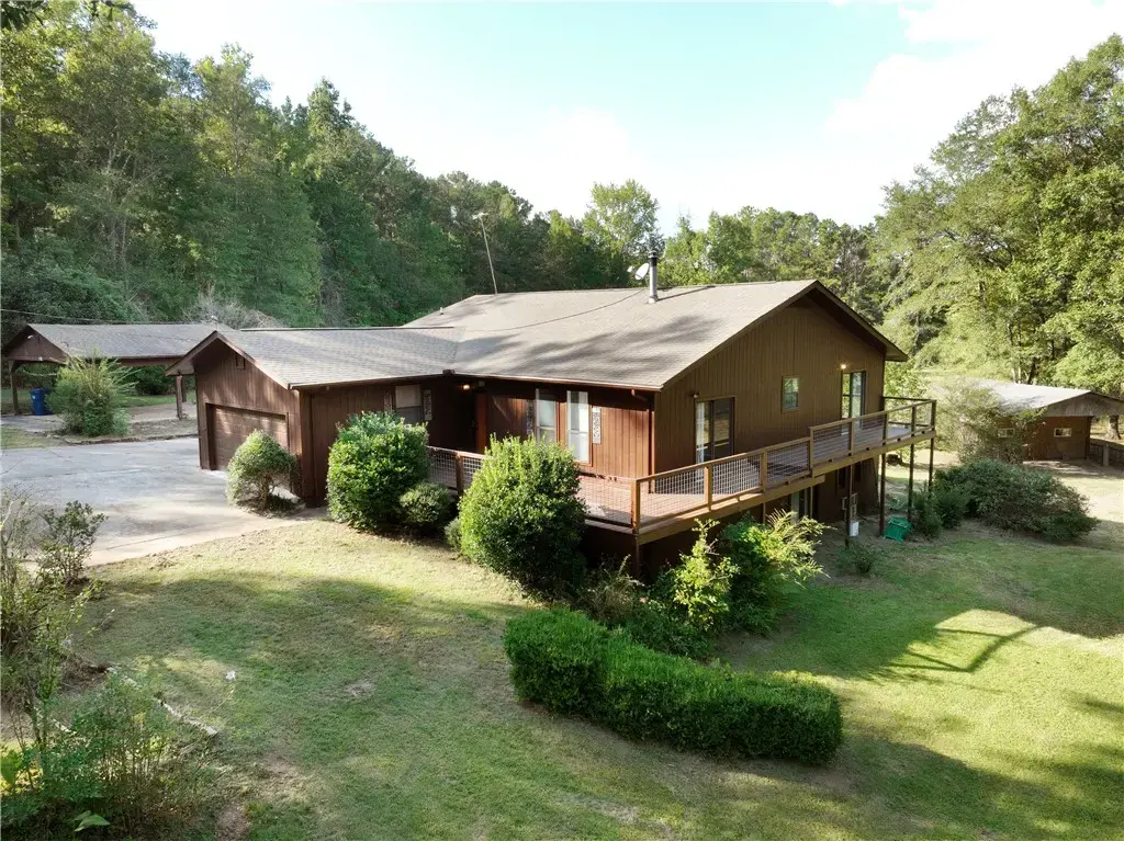 231 Lee Rd 395, Auburn