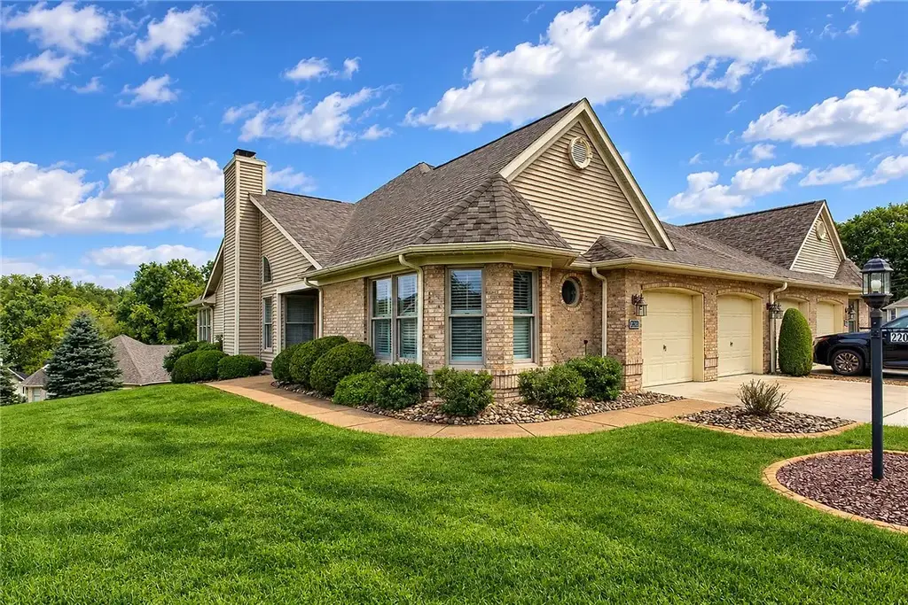 2203 Hunt Club Drive , Hempfield
